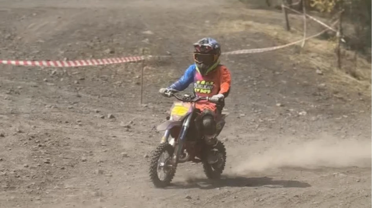 6-letni Nikodem Truchel w niedzielę 16 sierpnia 2026 brał udział w zawodach Kids Race (runda 3.), organizowanych przez Łódzki Klub Motorowy. O
