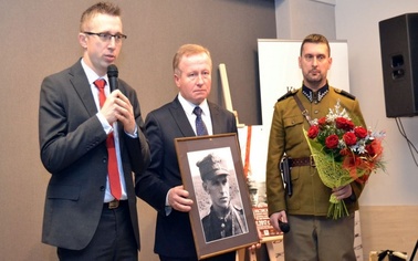 Ostrów Mazowiecka - Uroczystość upamiętniająca 70. rocznicę śmierci porucznika J