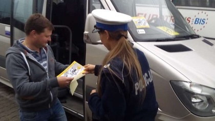 Ostrów Mazowiecka - Ostrowscy funkcjonariusze policji wspólnie z przedstawiciela