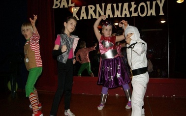 Ostrów Mazowiecka - Najmłodsi podopieczni Studia Tańca Saltare bawiło się na fer