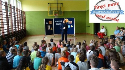 Ostrów Mazowiecka - Dzielnicowy, strażak i ratownik odwiedzili dzieci z Zespołu 