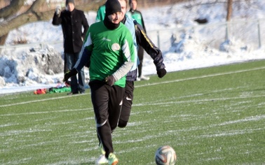 Ostrów Mazowiecka - W spotkaniu sparingowym rozegranym na boisku ze sztuczną naw