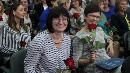 Ostrów Mazowiecka - Dyrekcja, nauczyciele oraz uczniowie Szkoły Podstawowej nr 1