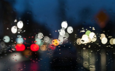 Ostrów Mazowiecka - Z uwagi na dość obfite opady deszczu, policja apeluje o zach