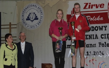 Ostrów Mazowiecka - Reprezentantka UOLKA Ostrów Mazowiecka z sekcji podnoszenia 