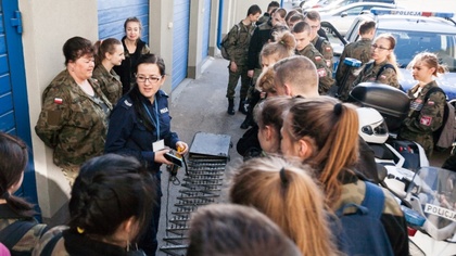 Ostrów Mazowiecka - Prawie 70 młodych ostrowian odwiedziło Komendę Powiatową Pol