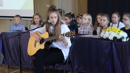 Ostrów Mazowiecka - Dzieci ze Szkoły Podstawowej nr 1 w Ostrowi Mazowieckiej prz