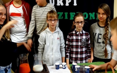 Ostrów Mazowiecka - W murach Szkoły Podstawowej nr 1 w Ostrowi Mazowieckiej trad