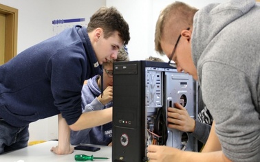 Ostrów Mazowiecka - Grupa uczniów 