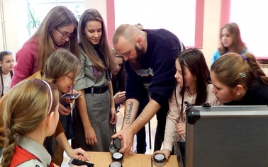 Ostrów Mazowiecka - W murach Szkoły Podstawowej nr 1 w Ostrowi Mazowieckiej we w