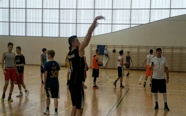 Ostrów Mazowiecka - Zawodnik ostrowskiego Sokoła i trener LKS Ostrowianki wzięli