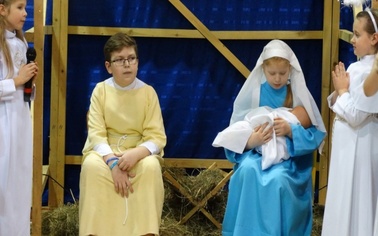 Ostrów Mazowiecka - Coroczne jasełka to już tradycja Zespołu Szkół Publicznych n