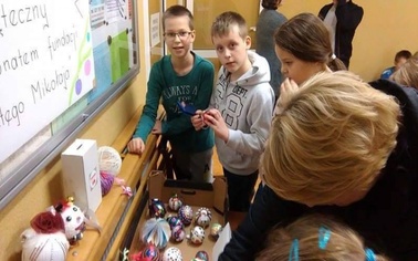 Ostrów Mazowiecka - Od kilku dni trwa kiermasz świąteczny z murach Zespołu Szkół