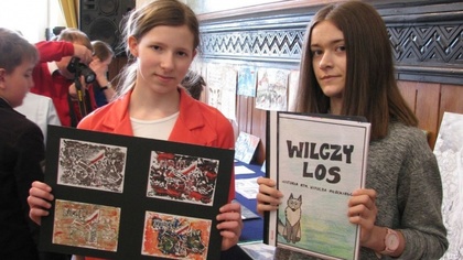 Ostrów Mazowiecka - Dwie uczennice Zespołu Szkół Publicznych nr 1 w Ostrowi Mazo