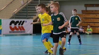 Ostrów Mazowiecka - Dwie drużyny UKS AP Ostrów Mazowiecka prowadzone przez trene