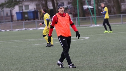 Ostrów Mazowiecka - W spotkaniu sparingowym rozegranym na boisku w Zambrowie pił