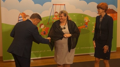 Ostrów Mazowiecka - Bożena Kordek, wójt gminy Małkinia Górna, z rąk Elżbieta Raf