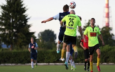 Ostrów Mazowiecka - Piłkarze MKS Ciechanów wciąż są liderem rozgrywek IV ligi ma