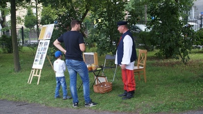 Ostrów Mazowiecka - Ostrowskie nadleśnictwo wraz z przedstawicielem Koła Pszczel