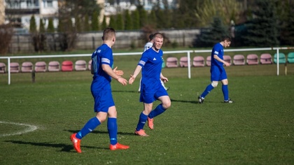 Ostrów Mazowiecka - Piłkarze MKS Małkinia w spotkaniu dwudziestej kolejki rozgry