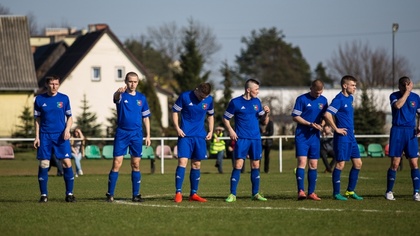 Ostrów Mazowiecka - Piłkarze MKS Małknia Górna w spotkaniu 11 kolejki rozgrywek 