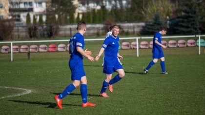 Ostrów Mazowiecka - Piłkarze MKS Małkinia odnieśli cenne wyjazdowe zwycięstwo w 