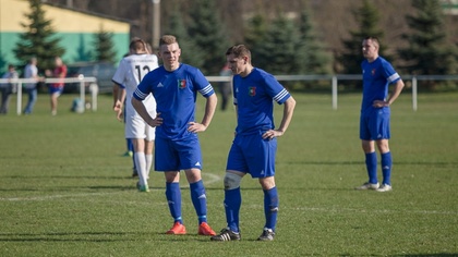 Ostrów Mazowiecka - Piłkarze MKS Małkinia w sparingowym spotkaniu na stadionie p
