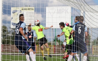 Ostrów Mazowiecka - 22-letni środkowy obrońca Robert Nogaj nie będzie bronił bar