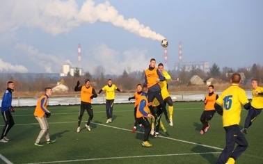 Ostrów Mazowiecka - Piłkarze Ostrovii Ostrów Mazowiecka w pierwszym spotkaniu sp