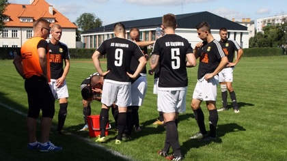 Ostrów Mazowiecka - Piłkarze Ostrovii Ostrów Mazowiecka w wyjazdowym spotkaniu ó