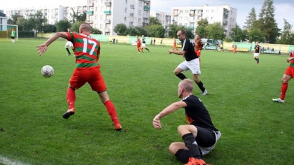 Ostrów Mazowiecka - Piłkarze Ostrovii Ostrów Mazowiecka w kolejnym sezonie nadal