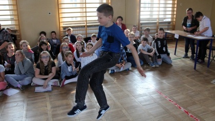 Ostrów Mazowiecka - Klasy czwarte wzięły udział w otrzęsinach zorganizowanych pr