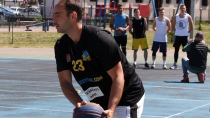 Ostrów Mazowiecka - Doświadczony koszykarz ostrowskiego Sokoła Piotr Barszcz w n