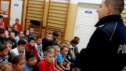 Ostrów Mazowiecka - Ostrowscy policjanci spotkali się z uczniami Publicznej Szko