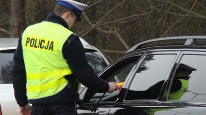 Ostrów Mazowiecka - Kierujący oplem corsą, 47-letni mieszkaniec gminy Wąsewo zos