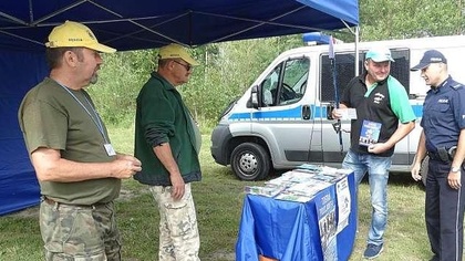 Ostrów Mazowiecka - Ostrowscy policjanci przygotowali stoisko profilaktyczne w P