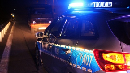 Ostrów Mazowiecka - Kierujący volkswagenem golfem zjechał z drogi i uderzył w og