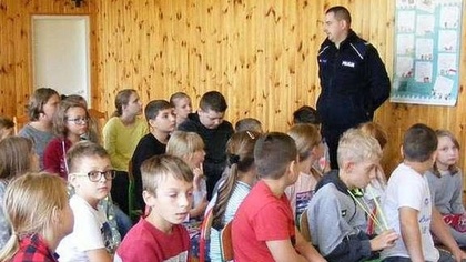 Ostrów Mazowiecka - Ostrowscy policjanci spotkali się z uczniami Publicznej Szko