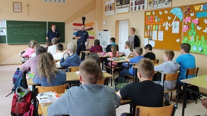 Ostrów Mazowiecka - Małkińscy policjanci w trosce o bezpieczeństwo najmłodszych 