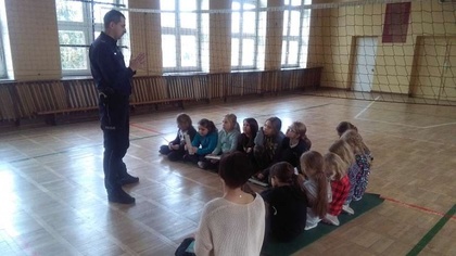 Ostrów Mazowiecka - Ostrowscy policjanci kontynuują spotkania z dziećmi i młodzi