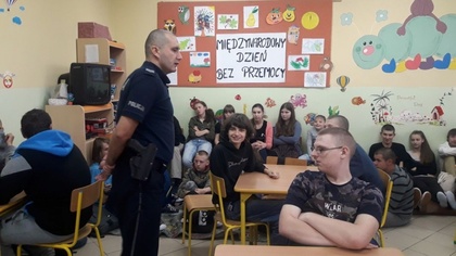 Ostrów Mazowiecka - Uczniowie i nauczyciele Zespołu Szkół Specjalnych w Starym L