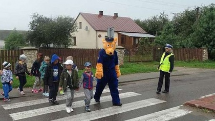 Ostrów Mazowiecka - Ostrowscy policjanci odwiedzili pierwszoklasistów w Rząśniku
