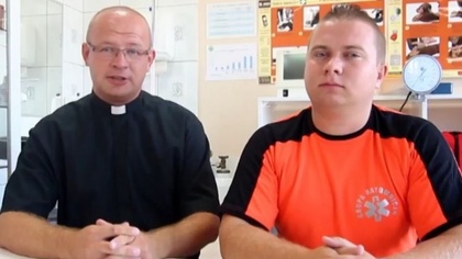 Ostrów Mazowiecka - Ks. Radosław Kubeł oraz Jakub Brzeziak z grupy ratowniczej 