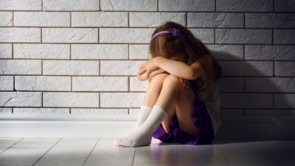 Ostrów Mazowiecka - Zabrał dziewczynkę spod szkoły, wywiózł kilkanaście kilometr