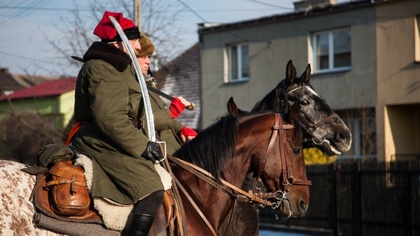 Ostrów Mazowiecka - Rekonstruktorzy w strojach powstańców styczniowych, którzy j