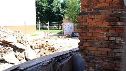 Ostrów Mazowiecka - Ruszył remont Jatek w Ostrowi Mazowieckiej. Zabytkowy budyne