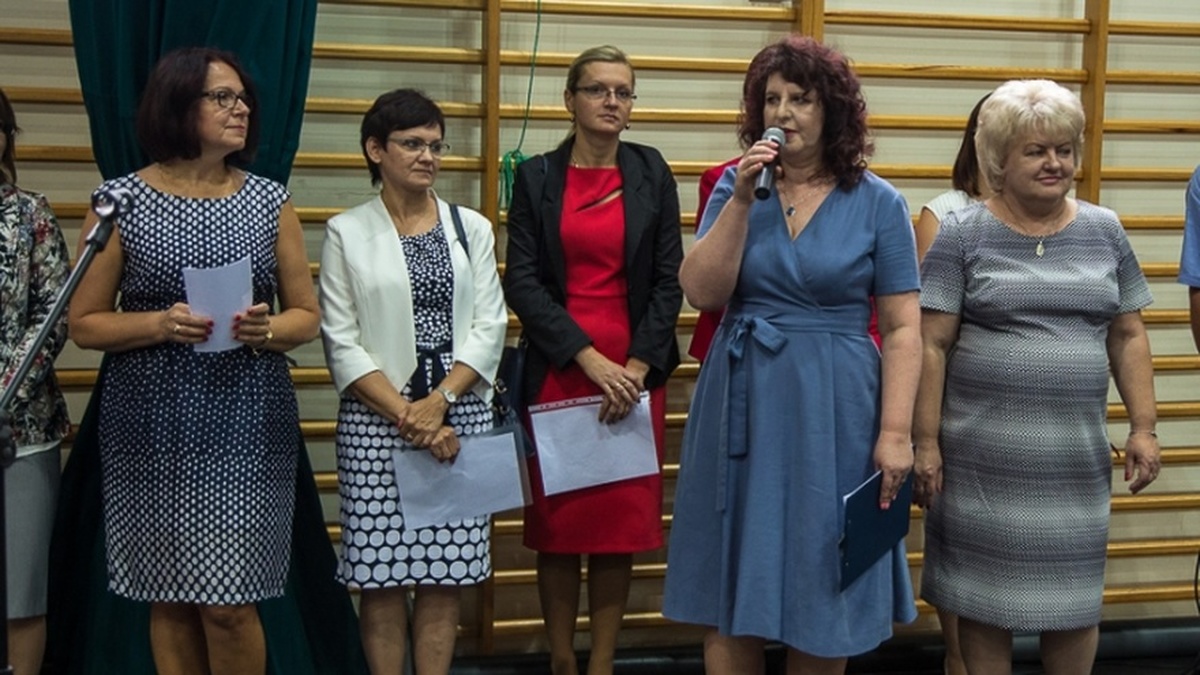 Szkoła Podstawowa Nr 1 Ostrów Wlkp Szkoła Podstawowa nr 1 w Ostrowi Mazowieckiej rozpoczęła nowy rok