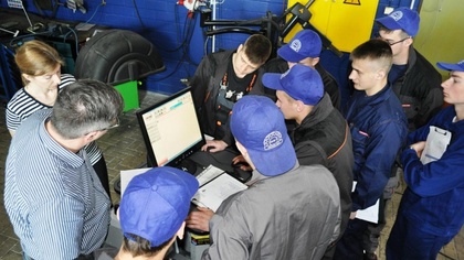 Ostrów Mazowiecka - W dniach 7-20 maja grupa siedemnastu uczniów klasy II i III 