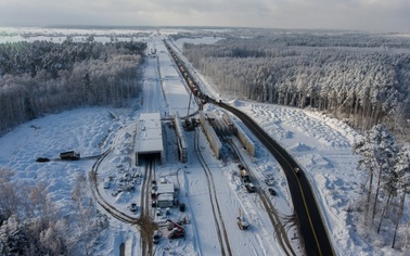 Ostrów Mazowiecka - Mimo zimowej aury budowa drogi krajowej nr 8 do parametrów d