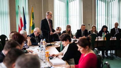 Ostrów Mazowiecka - Trzynastu radnych gminy Ostrów Mazowiecka zasiadło wczoraj d